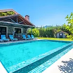Stonehouse-1 Villa