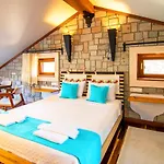 Villa Stonehouse-1 *