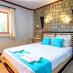 Villa Stonehouse-1