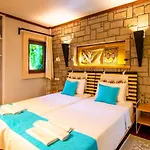 Stonehouse-1 Vila *