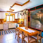 Stonehouse-1 Vila