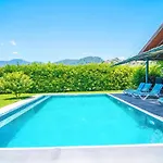 Stonehouse-1 Vila