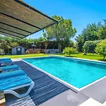 Stonehouse-1 Vila *