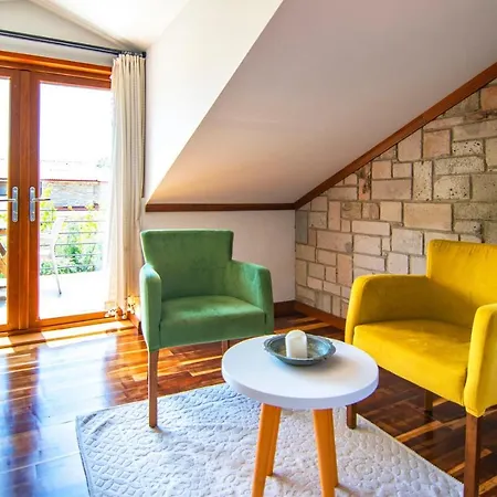 Stonehouse-1 فيلة داليان