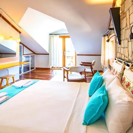 Stonehouse-1 فيلة