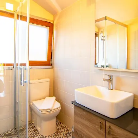 Stonehouse-1 فيلة *