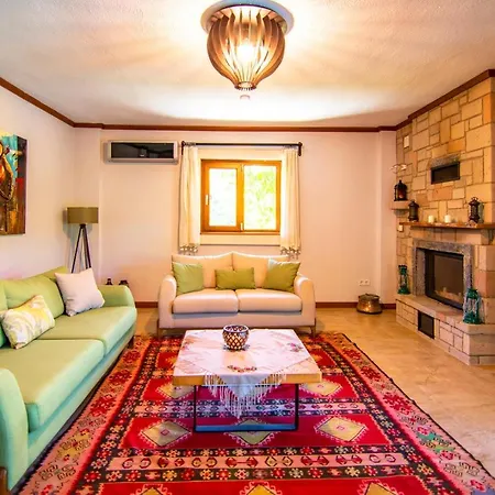 فيلة Stonehouse-1