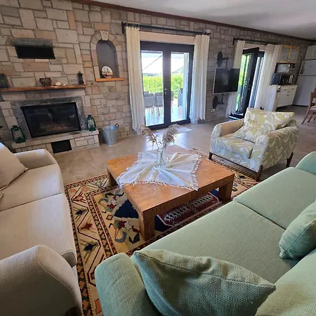 Stonehouse-1