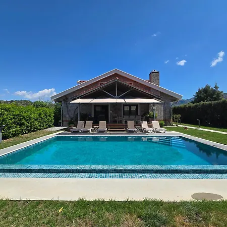 Stonehouse-1 Vila *