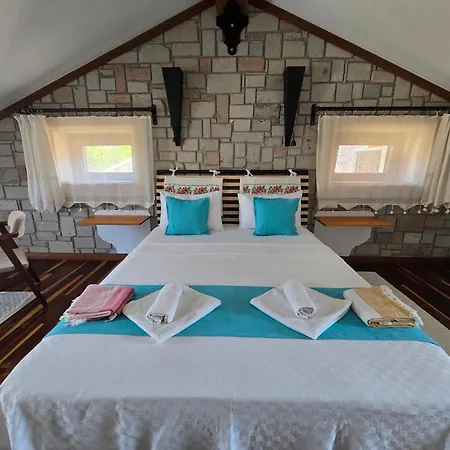 Stonehouse-1 Vila *